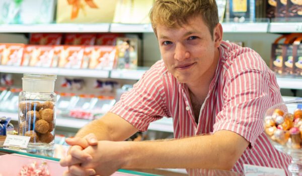 Wiener Singer-Songwriter Felix Kramer mit seinem Programm „Oh wie schön das Leben is“