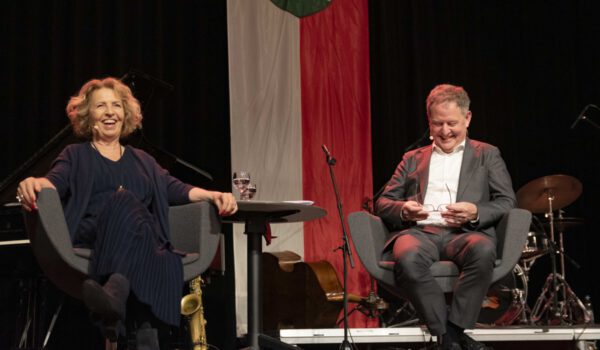 Ehrenamtsgala der Stadt Burghausen mit Michaela May am 18.04.2024 im Burghauser Stadtsaal.