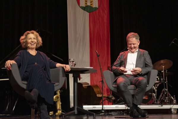 Ehrenamtsgala der Stadt Burghausen mit Michaela May am 18.04.2024 im Burghauser Stadtsaal.