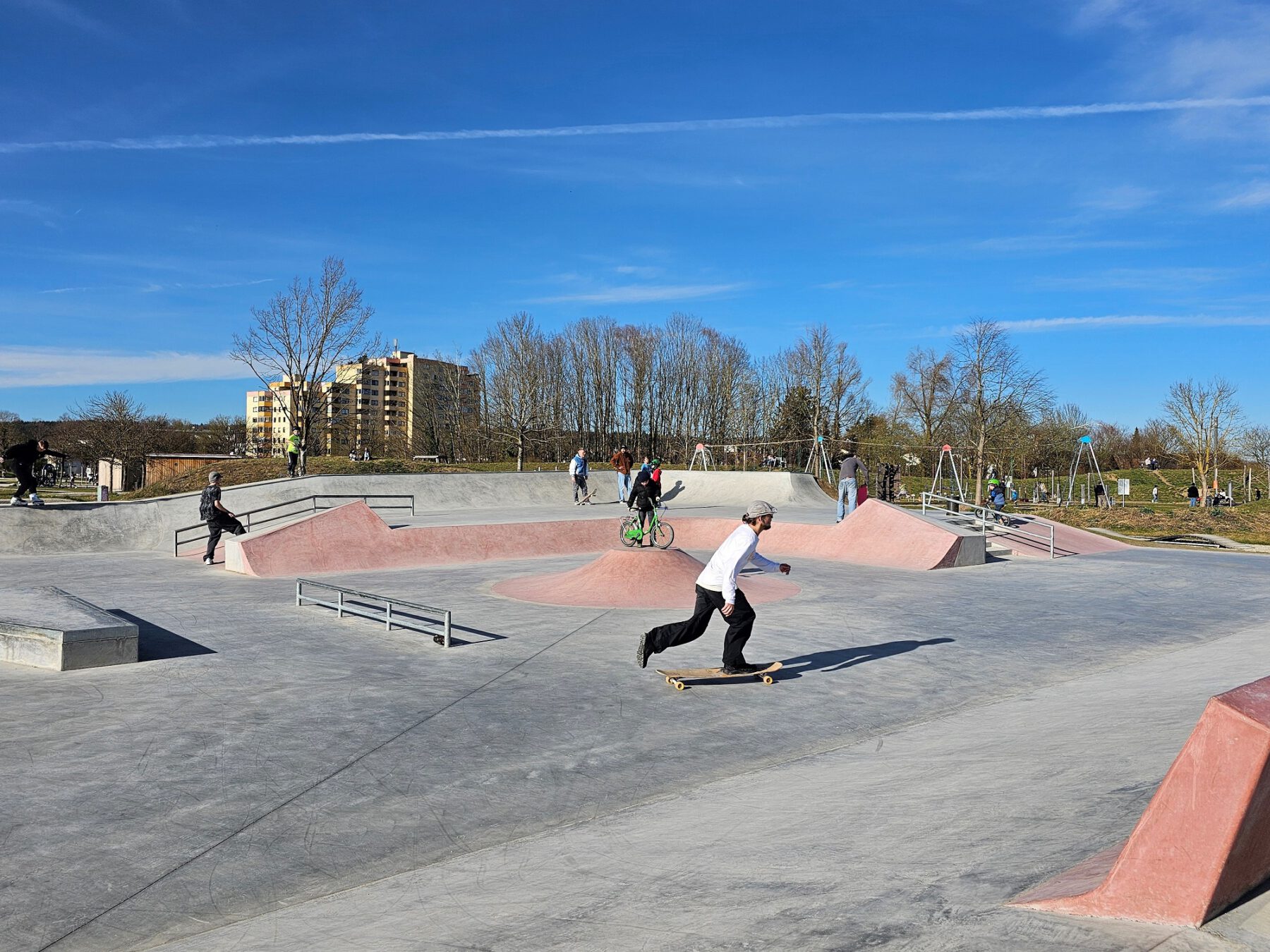 Am 13. April 2024 ist die offizielle Eröffnung des Skateparks – samt Wettbewerben, Grillen und Afterparty im JUZ © Stadt Burghausen/ebh