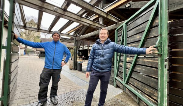 Bädermeister Dennis Clemens und Bäderleiter Stefan Sajdak öffnen für Sie die Türen am 6. und 7. april 2024 - der Eintritt ist kostenlos Foto Stadt Burghausen / köx Bädermeister Dennis Clemens und Bäderleiter Stefan Sajdak öffnen für Sie die Türen am 6. und 7. april 2024 - der Eintritt ist kostenlos Foto Stadt Burghausen / köx