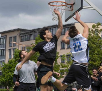 The streetball tournament at Bürgerplatz has been an enrichment on Father's Day for many years. Photo credit: Hannah Eberle / City of Burghausen