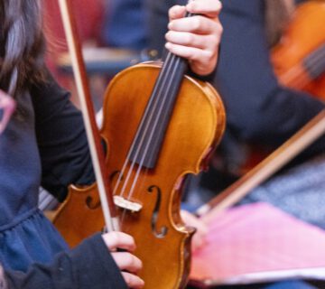 175 Kinder gaben beim Kinderkonzert der Musikschule im Stadtsaal vergangene Woche ihr Bestes und zeigten was sie innerhalb weniger Jahre schon alles gelernt hatten © Dirk Hermes