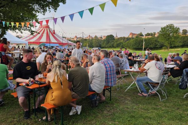 Sommernachtsbiergarten am Bergerhof 2024 mit Burgblick