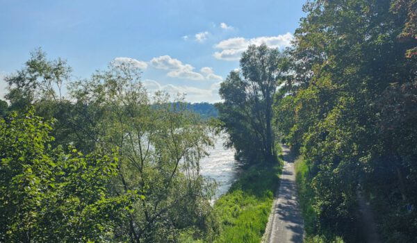 Der Treidelweg entlang der Salzach zwischen Burghausen und Raitenhaslach © Stadt Burghausen/ebh