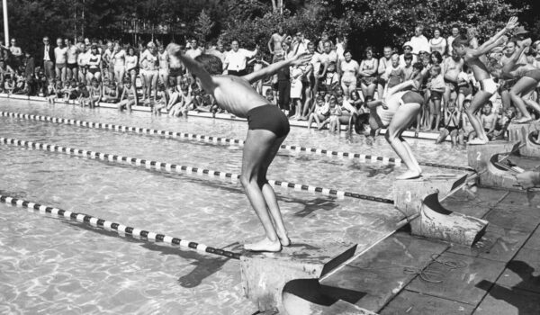 Das Becken im Freibad hat eine Fläche von 50x25 Meter.