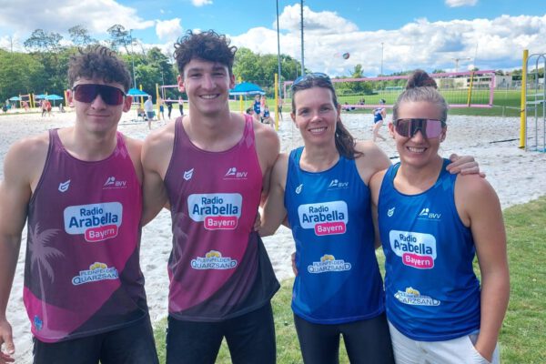 PM 190 Das Burghauser Turnier-Team Kai Schlösser (v.l.), Tom Schlösser, Vera Schneemann, Julia Huber Foto SV Wacker PM 190 Das Burghauser Turnier-Team Kai Schlösser (v.l.), Tom Schlösser, Vera Schneemann, Julia Huber Foto SV Wacker