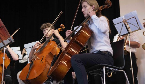 Das Sommerkonzert der Burghauser Musikschule überzeugte mit einem abwechslungsreichen Programm und hohem Niveau der Musikschülerinnen und –schüler. © Stadt Burghausen/ebh