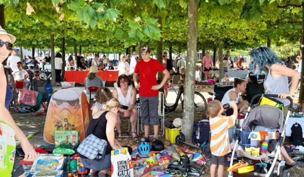 Das Familienreferat der Stadt Burghausen freut sich auf ein buntes Treiben beim großen Burghauser Kinderflohmarkt. © Stadt Burghausen/Haus der Familie