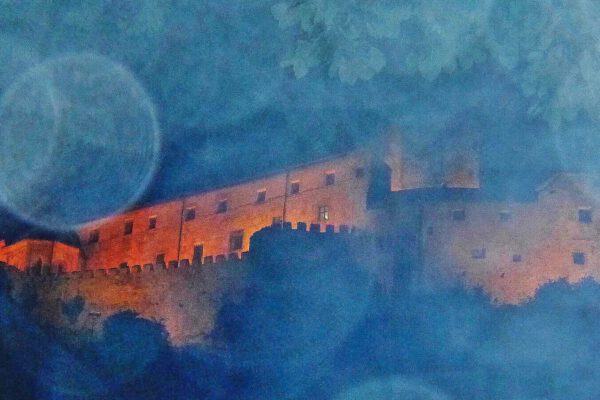 VAK_02Burg_Härzschel_Burg in Blau