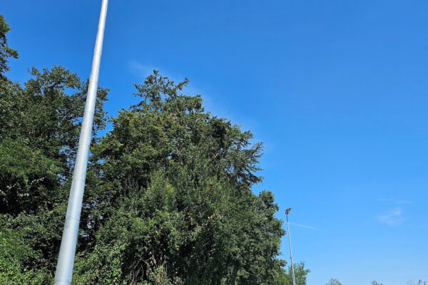 Die neue Sirene in Raitenhaslach ist 14 m hoch und warnt zusätzlich zur Feuerwehr auch die Raitenhaslacher im Katastrophenfall © Stadt Burghausen/ebh Die neue Sirene in Raitenhaslach ist 14 m hoch und warnt zusätzlich zur Feuerwehr auch die Raitenhaslacher im Katastrophenfall © Stadt Burghausen/ebh