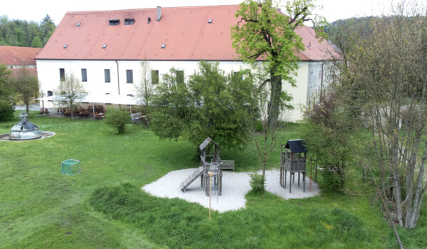 Spielplatz Raitenhaslach Klostergasthof © Gerhard Nixdorf Spielplatz Raitenhaslach Klostergasthof © Gerhard Nixdorf