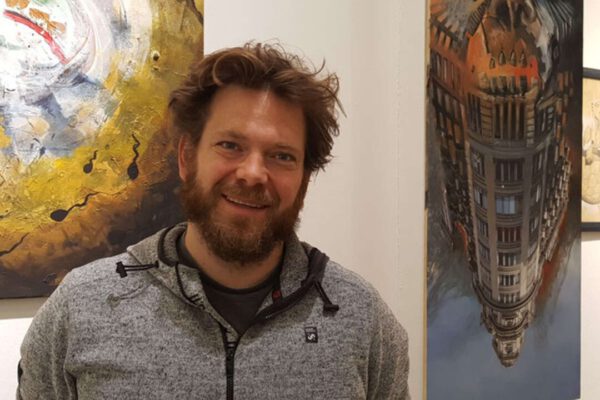 Fotos: Verwandelt seine medienkritische Haltung in eindrucksvolle Visionen: der Chiemgauer Alex Höchstetter. © Alex Höchstetter