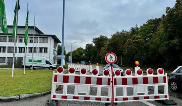 Straßenunterspülung im Bereich der Marktler Straße vor „EuropCar“ Marktler Str. 65