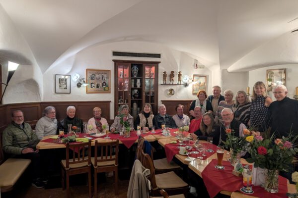 22 Patengärtnerinnen und Gärtner sind der Einladung des Ersten Bürgermeisters zum Abschiedsessen gefolgt. Fotocredit: Stadt Burghausen