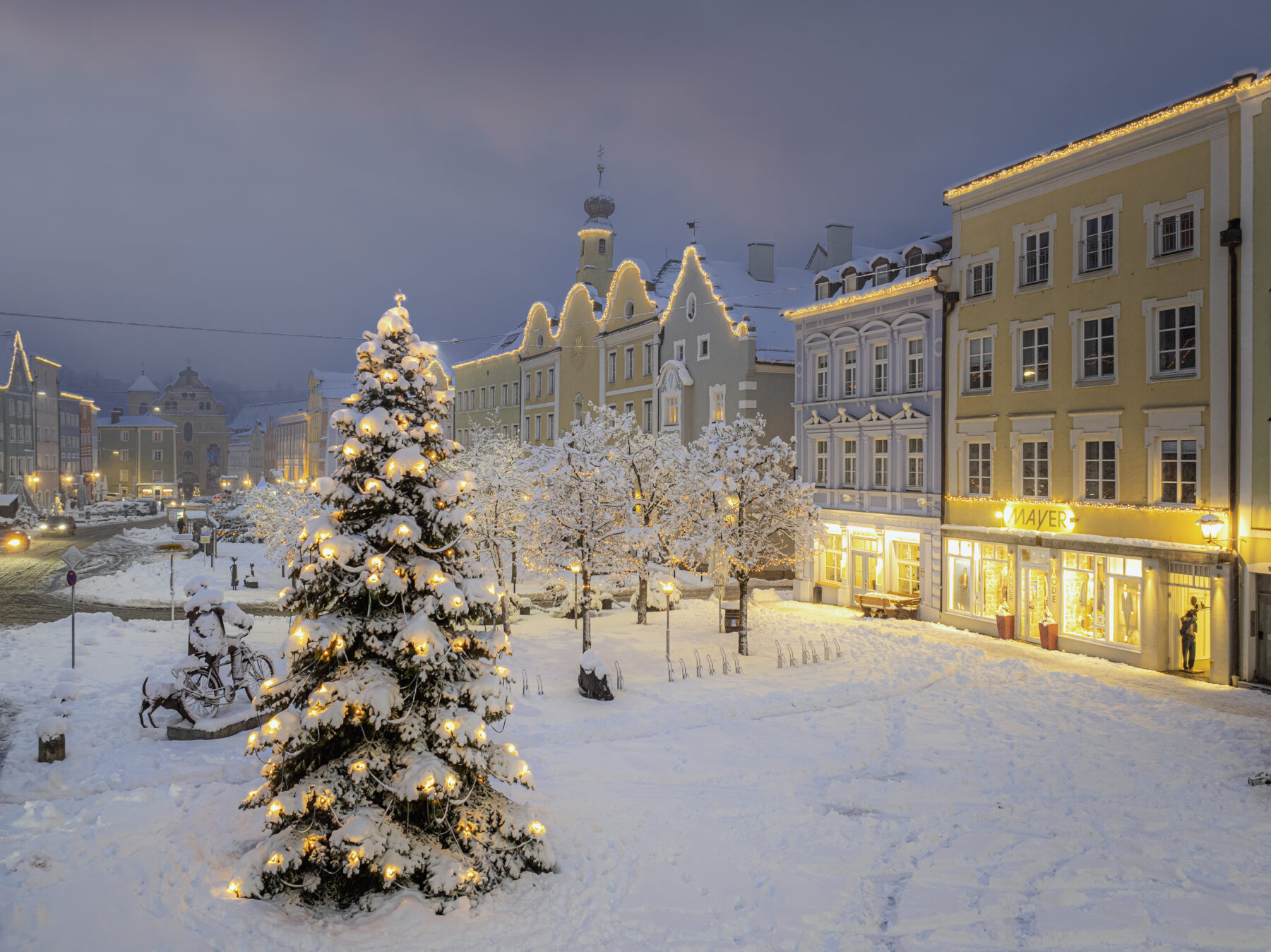 Die Stadtverwaltung wünscht Ihnen allen ein frohes Fest und einen guten Start in das neue Jahr. © Hans Mitterer
