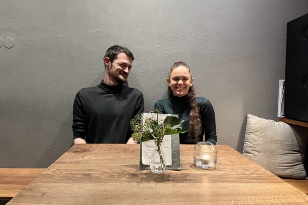 Ein Duo voller Leidenschaft für den Tanz: Florian Blaschke und Cora Bauer engagieren sich für die Tanzgruppe von Helmbrecht 2025. Beide sind in der Region als Tanzlehrer tätig – Blaschke in seiner Freizeit, Bauer, studierte Tänzerin, gibt beruflich Tanzunterricht. Fotocredit: Sammet