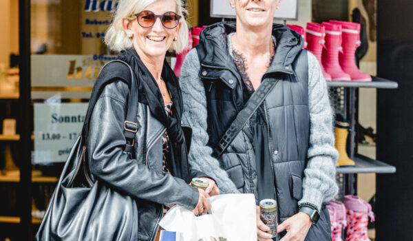 Gemeinsam auf Schnäppchenjagd: Am 25.01. BU: Shopping und Genießen – freuen Sie sich die besten SuperDeals in Burghausen entdecken. © Werbering Burghausen