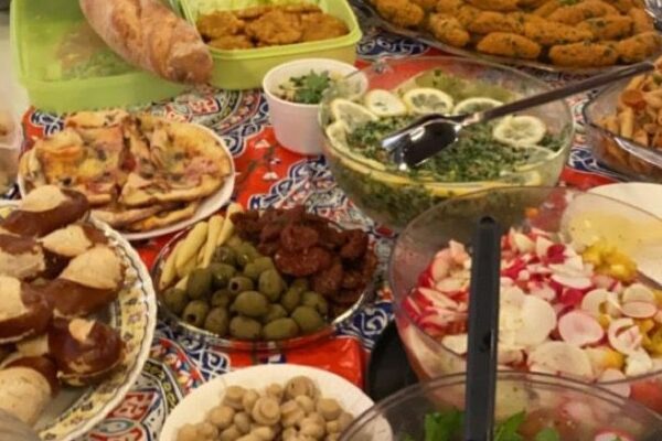 Ramadan_2023_Tafel_Querformat_c_HausderFamilie Ramadan_2023_Tafel_Querformat_c_HausderFamilie