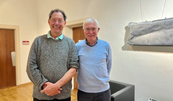 Foto: Die ehrenamtlichen Burghauser Behindertenbeauftragten Dirk Hentrich und Xaver Bachmeier. Fotocredit: Stadt Burghausen/köx