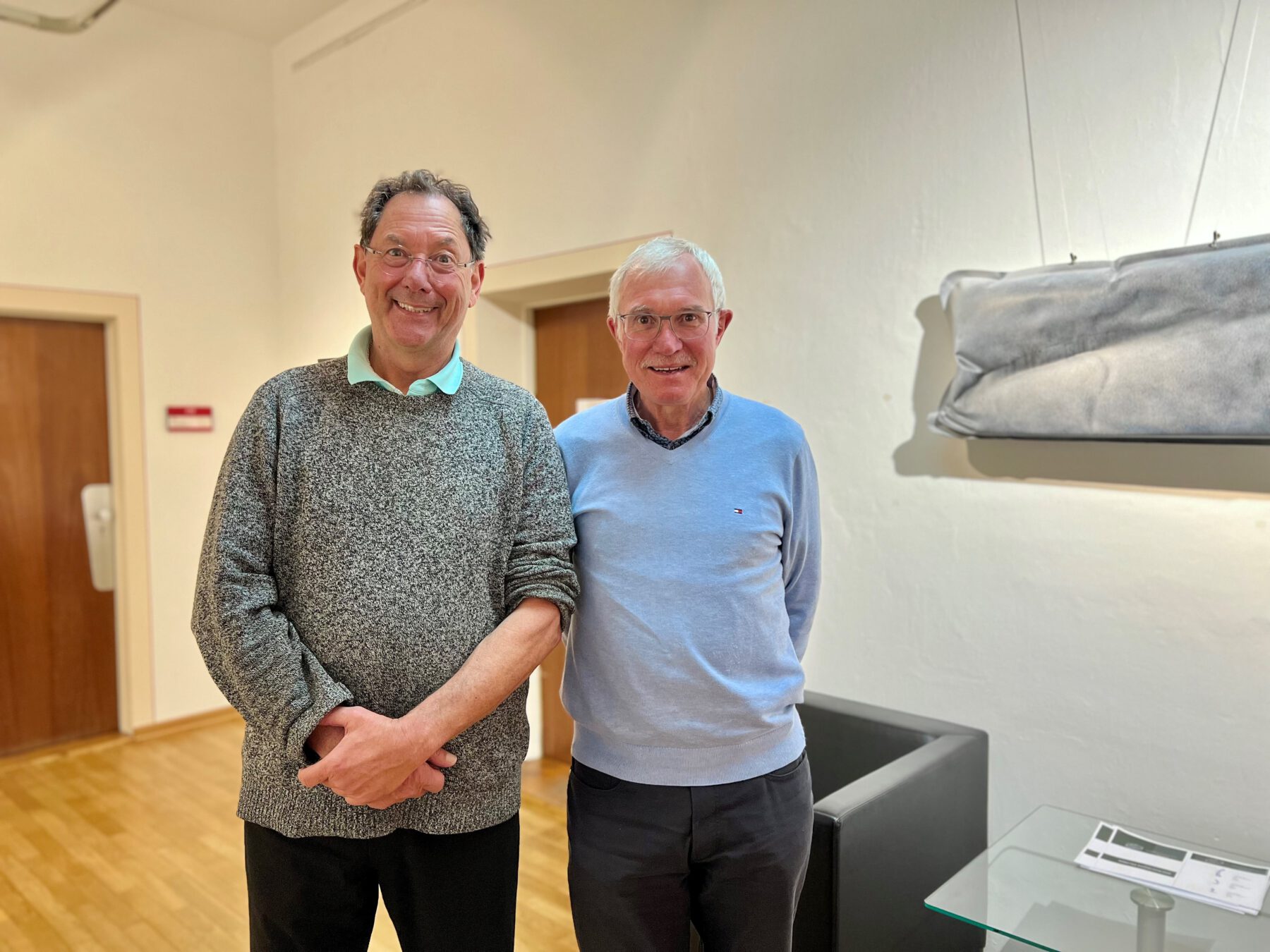 Foto: Die ehrenamtlichen Burghauser Behindertenbeauftragten Dirk Hentrich und Xaver Bachmeier. Fotocredit: Stadt Burghausen/köx