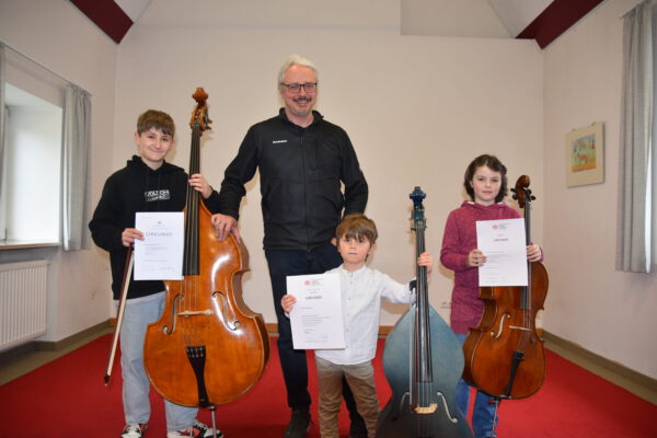 PM Stadt Burghausen Preisträger von Wettbewerb Jugend musiziert geben ein Konzert in der Musikschule Burghausen PM Stadt Burghausen Preisträger von Wettbewerb Jugend musiziert geben ein Konzert in der Musikschule Burghausen
