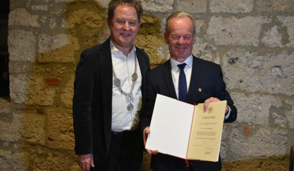 Erster Bürgermeister Florian Schneider und Anton Steinberger