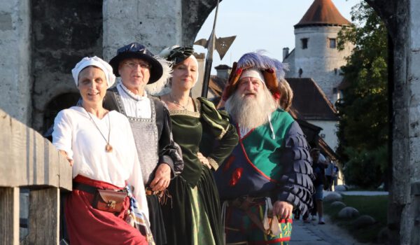 Bei den öffentlichen Themenführungen kann man Geschichte eindrucksvoll und unterhaltsam erleben. Fotocredit: Burghauser Touristik