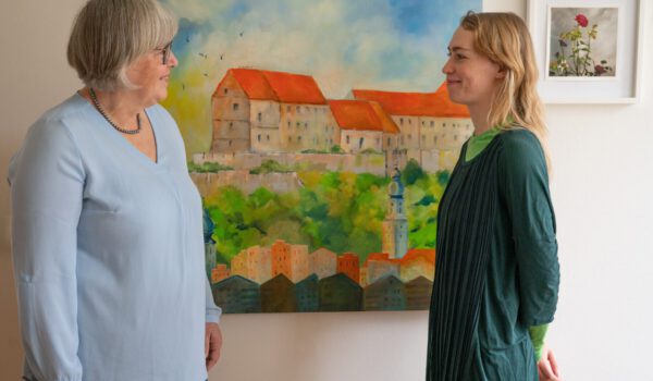 Gabriele und Laura Spes im Haus der Familie