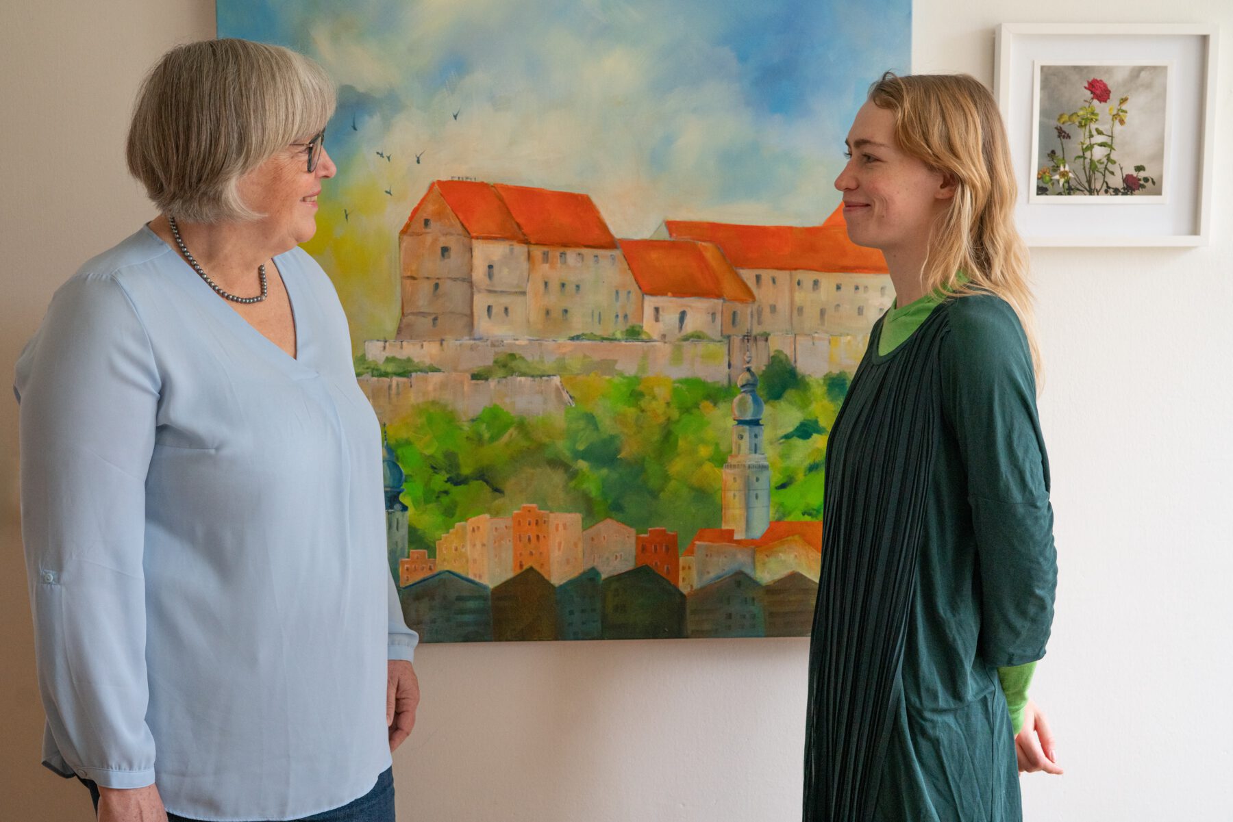 Gabriele und Laura Spes im Haus der Familie