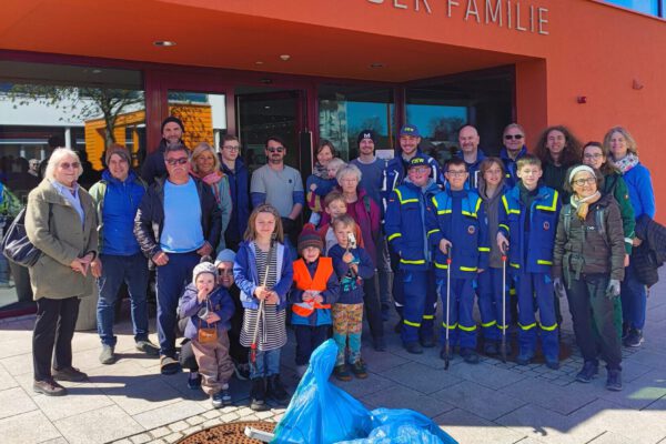 Tüchtige Helfer sammelten am vergangenen Sonntag Müll in Burghausen. Fotocredit: Stadt Burghausen / Umweltamt Tüchtige Helfer sammelten am vergangenen Sonntag Müll in Burghausen. Fotocredit: Stadt Burghausen / Umweltamt