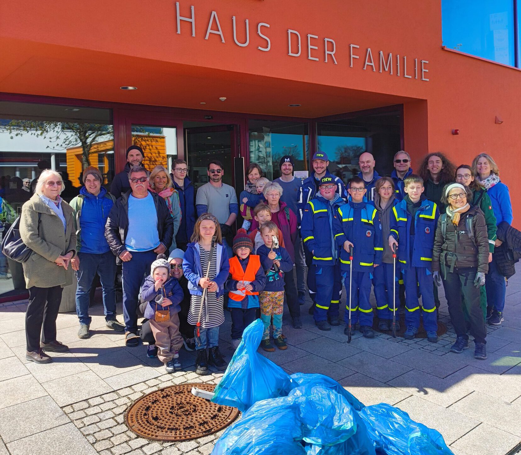 Tüchtige Helfer sammelten am vergangenen Sonntag Müll in Burghausen. Fotocredit: Stadt Burghausen / Umweltamt