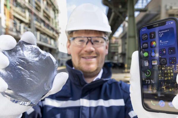 Portrait, Dr. Christian Fischer, Polybruch, Smartphone