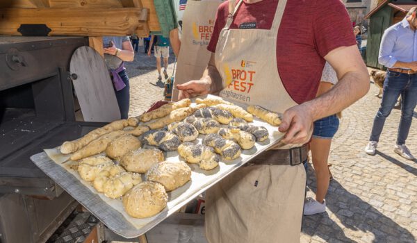 Frisch gebacken im Holzofen schmeckt das Brot am besten. Fotocredit: Burghauser Touristik
