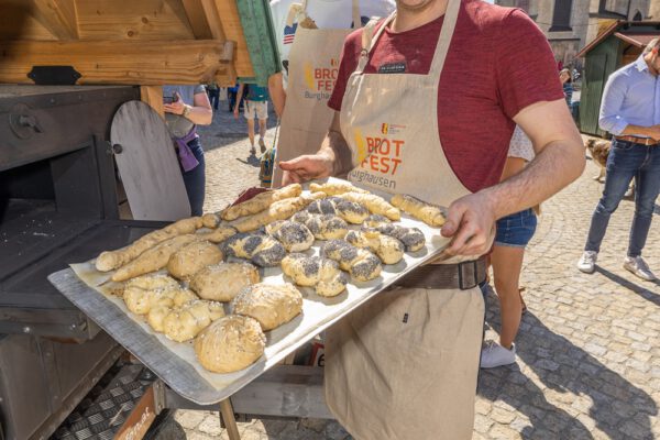 Frisch gebacken im Holzofen schmeckt das Brot am besten. Fotocredit: Burghauser Touristik