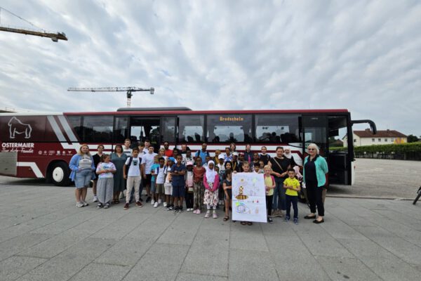 Foto: Familienreferentin Doris Graf und Mitarbeiterin im Haus der Familie Judith Nitsch machten einen tollen Tag im Bayern-Park möglich. © Haus der Familie/Stadt Burghausen Foto: Familienreferentin Doris Graf und Mitarbeiterin im Haus der Familie Judith Nitsch machten einen tollen Tag im Bayern-Park möglich. © Haus der Familie/Stadt Burghausen