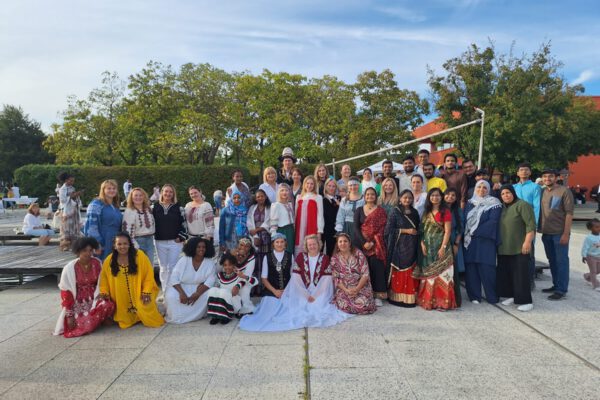 Burghausen hat viele Gesichter – beim Fest der Kulturen wird die kulturelle Vielfalt der Burghauser Stadtfamilie gefeiert. Fotocredit: Stadt Burghausen / Haus der Familie Burghausen hat viele Gesichter – beim Fest der Kulturen wird die kulturelle Vielfalt der Burghauser Stadtfamilie gefeiert. Fotocredit: Stadt Burghausen / Haus der Familie