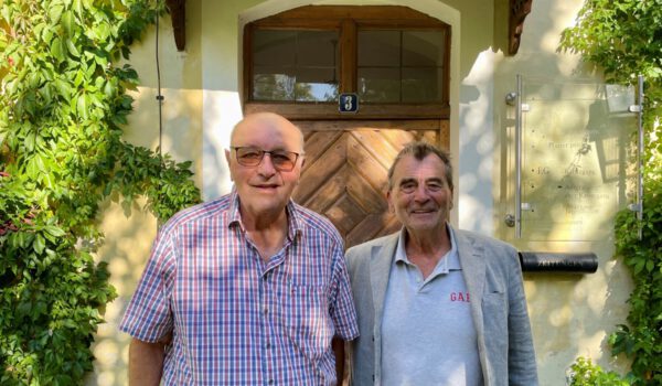 Pfarrer Franz Aicher und Altbürgermeister Steindl 2025