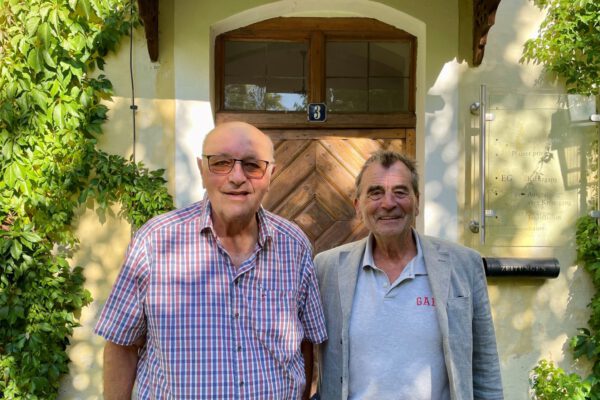 Don Camillo und Peppone Franz Aicher und Hans Steindl_Foto E Weinmann Pfarrer Franz Aicher und Altbürgermeister Steindl 2025