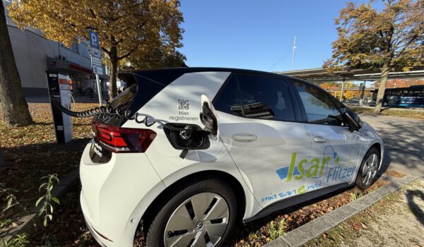 Der Isar-Flitzer der EBG fährt mit 100% Ökostrom Foto köx Der Isar-Flitzer der EBG fährt mit 100% Ökostrom