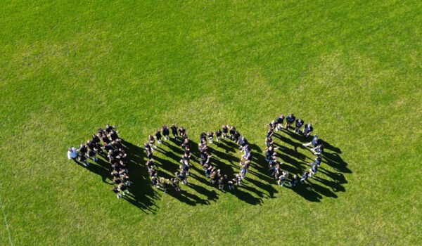 Die Cheerleader des TV 1868 veranstalteten einen eigenen Sportabzeichentag – die Formation der 1000 war allerdings nicht Teil der Prüfungsdisziplinen. Fotocredit: Stadt Burghausen / TV 1868 Burghausen e.V.