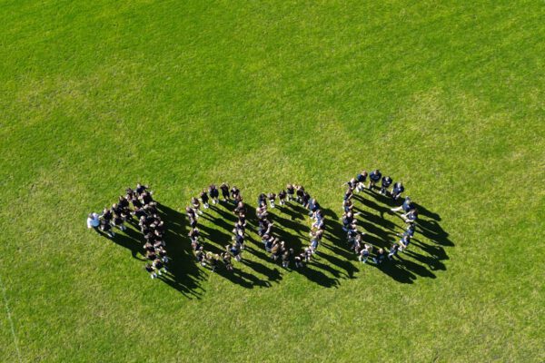 Die Cheerleader des TV 1868 veranstalteten einen eigenen Sportabzeichentag – die Formation der 1000 war allerdings nicht Teil der Prüfungsdisziplinen. Fotocredit: Stadt Burghausen / TV 1868 Burghausen e.V. Die Cheerleader des TV 1868 veranstalteten einen eigenen Sportabzeichentag – die Formation der 1000 war allerdings nicht Teil der Prüfungsdisziplinen. Fotocredit: Stadt Burghausen / TV 1868 Burghausen e.V.