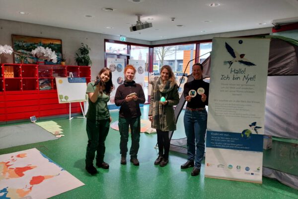 Freuen sich auf weitere Besucher (v.l.): Die beiden FÖJlerinnen Lena Tettenborn, Lena Reinheckel, Projektkoordinatorin Ines Huber vom Umweltamt sowie Christine Auberger, Leitung Haus der Familie. Fotocredit: Stadt Burghausen / ih