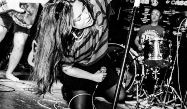 "'Dana' aus Ohio garantieren hemmungslosen Rock'n'Roll, schweißtreibendes Entertainment und eine große Prise Freakshow. - Bild: Wild Wax Shows/Hamburg" "'Dana' aus Ohio garantieren hemmungslosen Rock'n'Roll, schweißtreibendes Entertainment und eine große Prise Freakshow. - Bild: Wild Wax Shows/Hamburg"