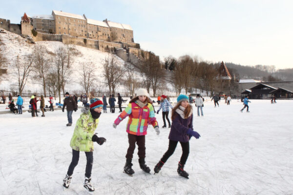 Eislauf am Wöhrsee 2017 Foto: Burghauser Touristik / Nixdorf
