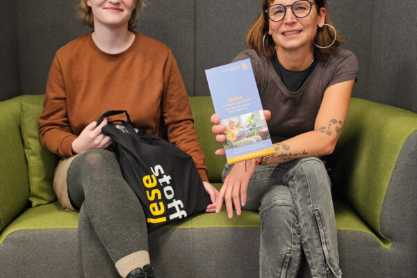Bürger, die Interesse an einer regelmäßigen Medienlieferung haben, wenden sich bitte an die Stadtbibliothek Burghausen: 08677/63124 oder christin.moll@burghausen.de