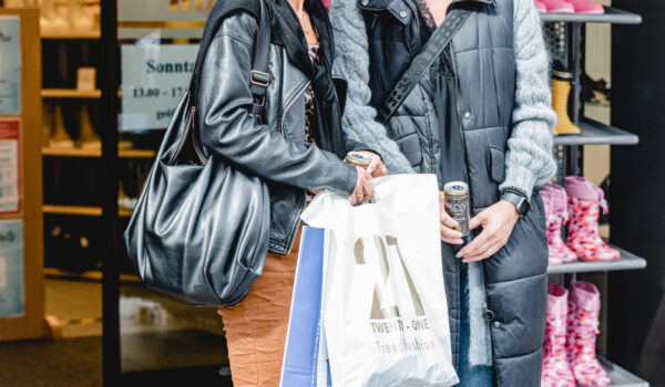 BU: Gemeinsam auf Schnäppchenjagd: Am 24.01. BU: Shopping und Genießen – freuen Sie sich die besten SuperDeals in Burghausen entdecken.