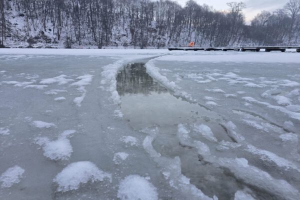 Wöhrsee unter Wasser 09.01.2026 Foto Bäder Burghausen II Der Burghauser Wöhrsee am 09.01.2026 - Betreten verboten