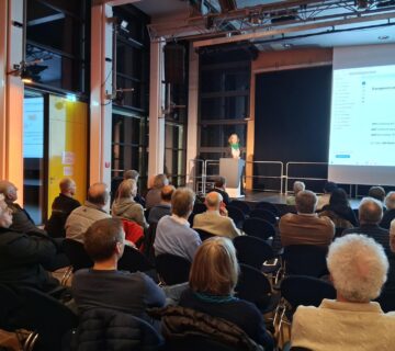 Gut besucht war die Abschlussveranstaltung zur Kommunalen Wärmeplanung im Bürgerhaus; nun hoffen die Beteiligten auf zahlreiche Anschlüsse durch genügend Hauseigentümer, um die Fernwärmeversorgung zügig umsetzen zu können 