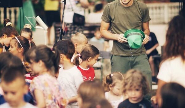 Der Neu-Burghauser Dino Gluhović präsentiert einen kostenfreien Workshop und stellt sich der Burghauser Stadtgesellschaft vor. Fotocredit: Dino Gluhović